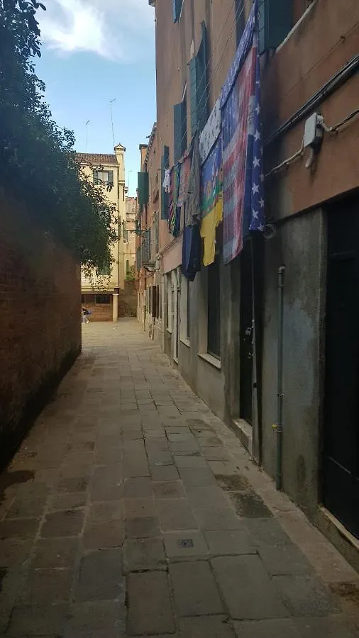 golden place Venedig