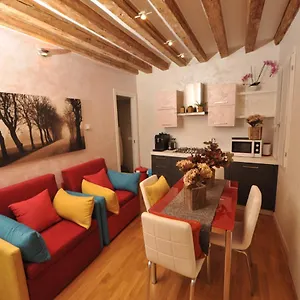 https://calle-de-la-comare.hotelslidodijesolo.com